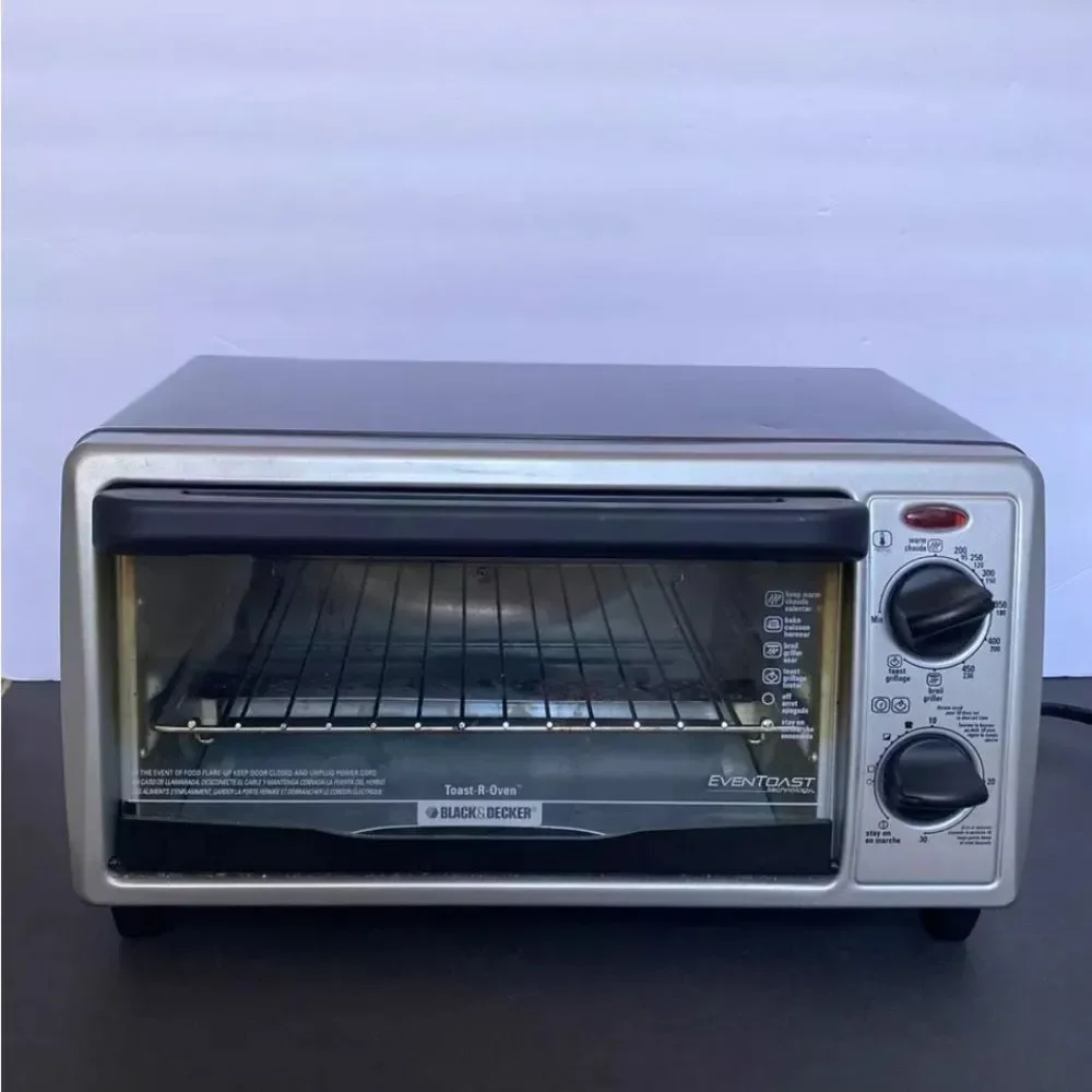 Black & Decker 4-Slice Toast-R-Oven Even Toast Technology TO1322SBD Timer